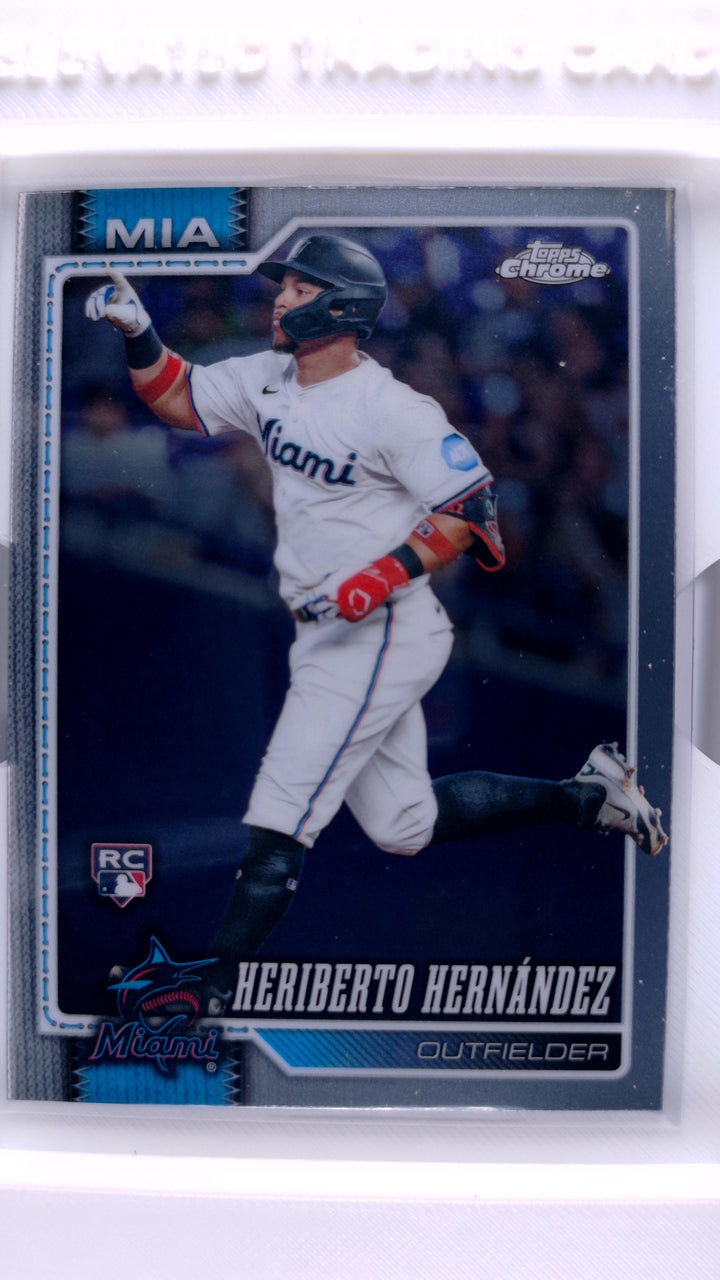 2026 Topps Chrome Baseball Heriberto Hernández #19 RC — Front